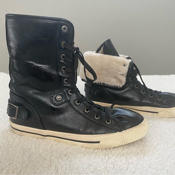 Arizona Jean co. Black faux leather high top with faux fur inside. Size 7.5 - Picture 10 of 10
